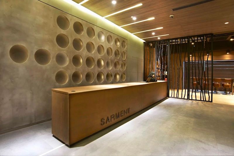  Sarment迎来接盘侠，收购方是酒圈女学霸张婧琳 