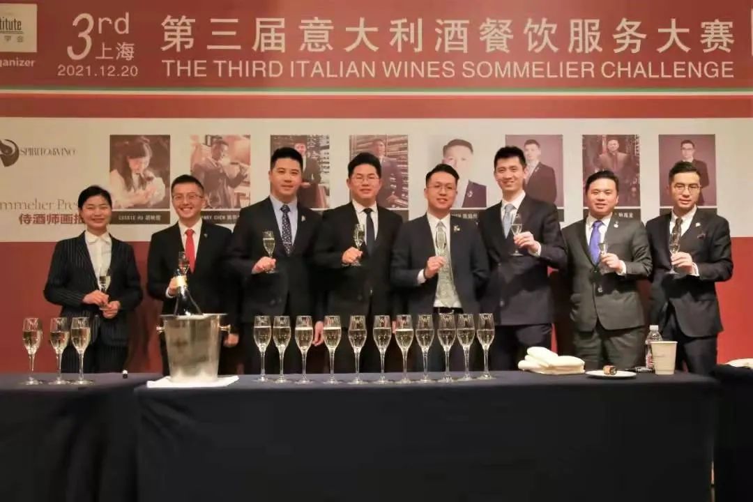 第三届「意大利酒餐饮服务大赛」决赛日，恭喜Sean陈翛然成为今年的双料冠军！
