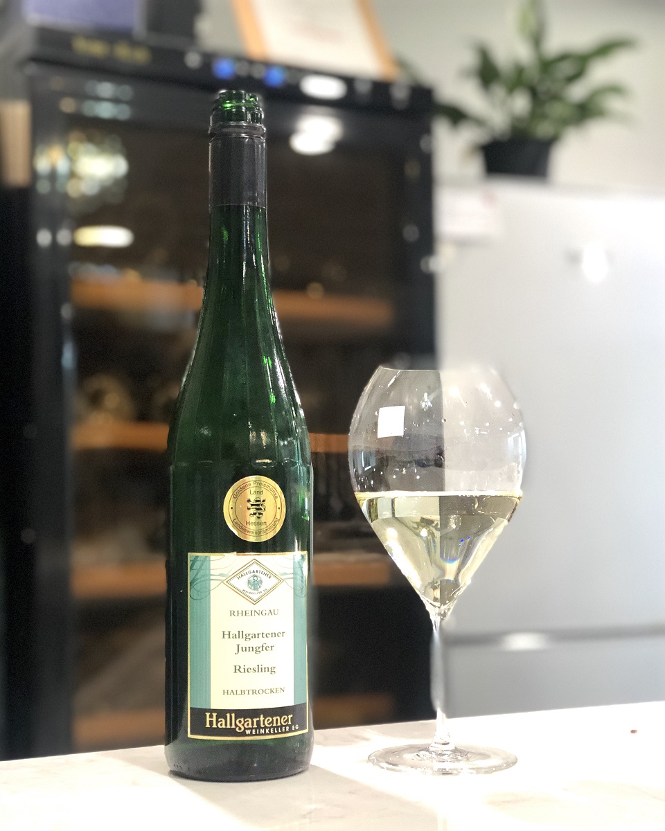 比的雷司令】hallgartener weinkeller jungfer riesling halbtrocken