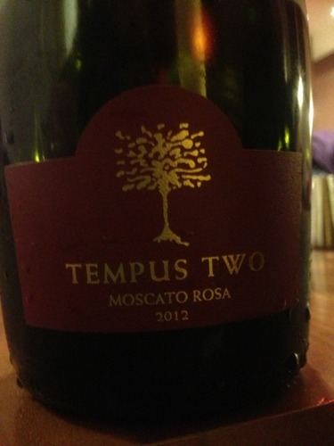 坦帕斯图麝香桃红Tempus Two Moscato Rosa