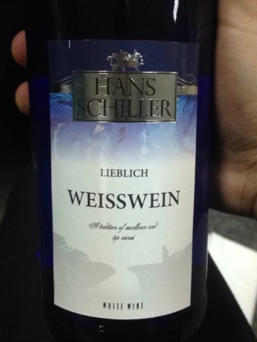 韩思溪乐半甜白Hans Schiller Lieblich Weisswein