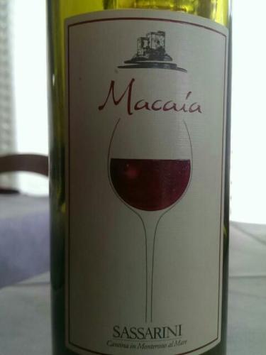 Macaia White